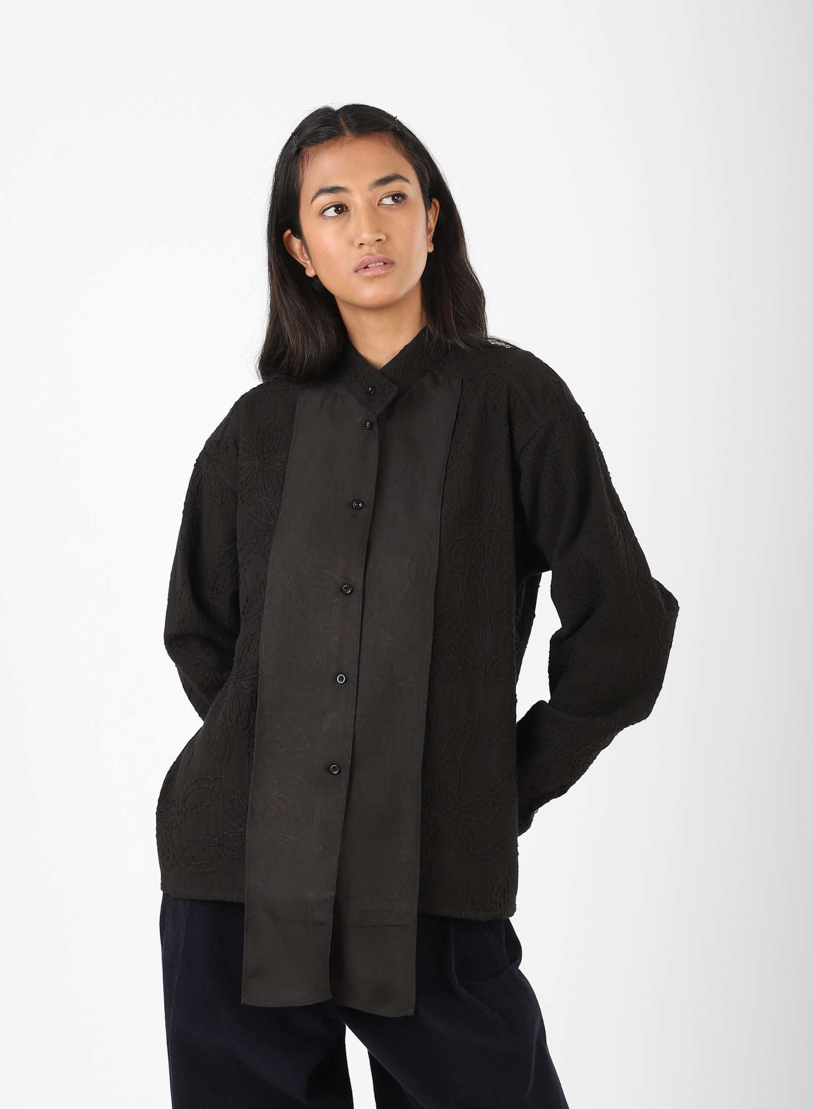 Mona
LS Lined Shirt
with Mandrain Collar styling frame