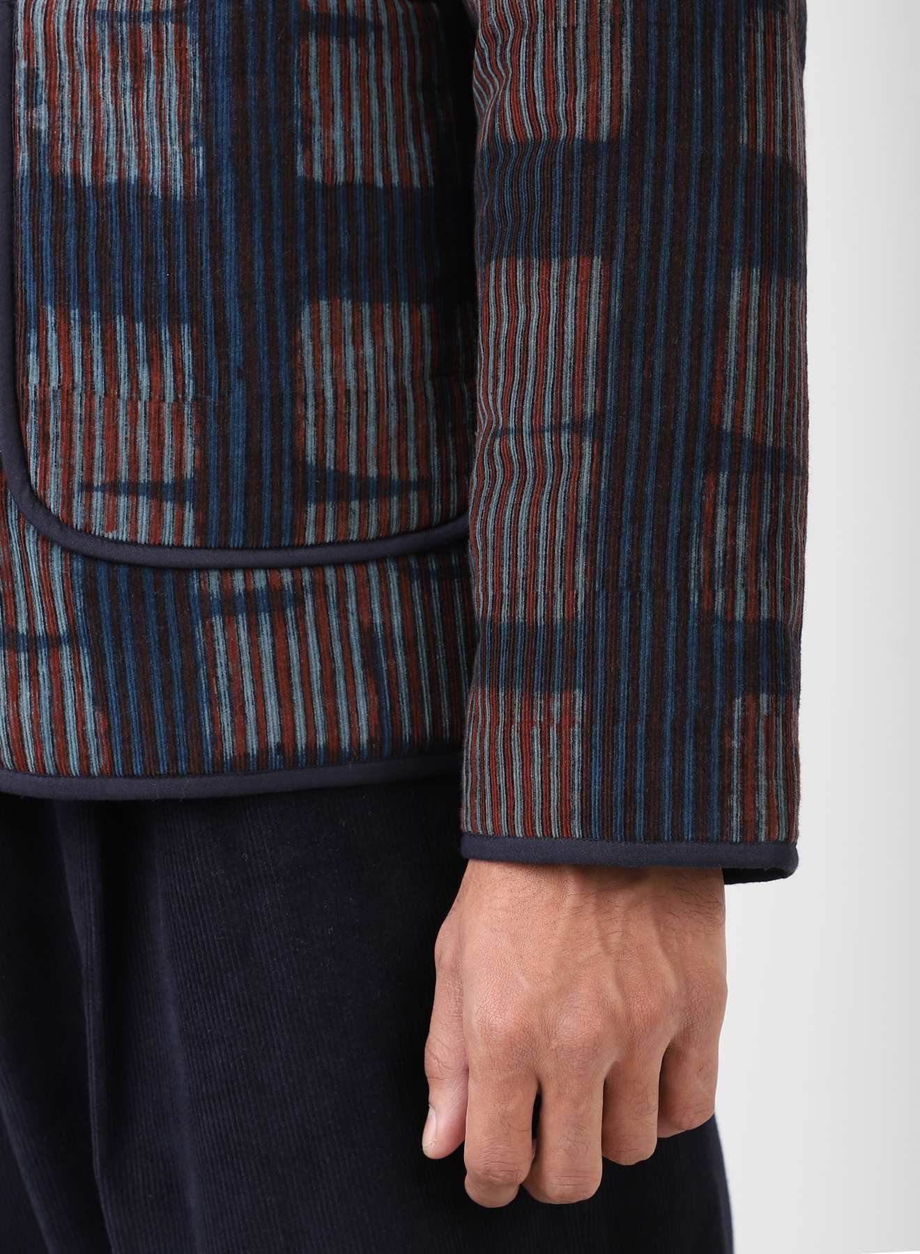 Amardeep
Relaxed Fit
Two way Zip
Quilted Jacket texture detail