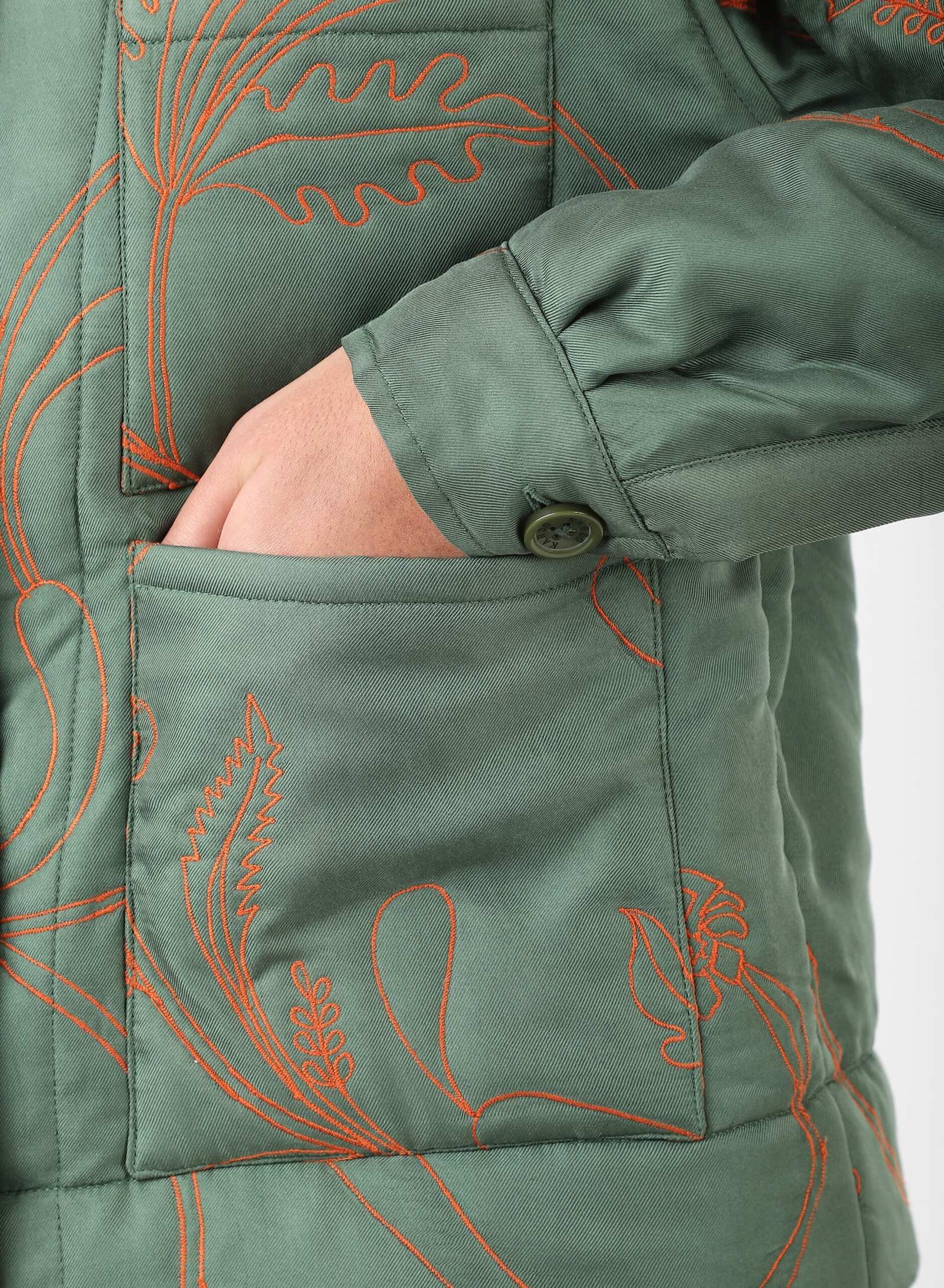 Evora
Cropped Quilted Jacket texture detail