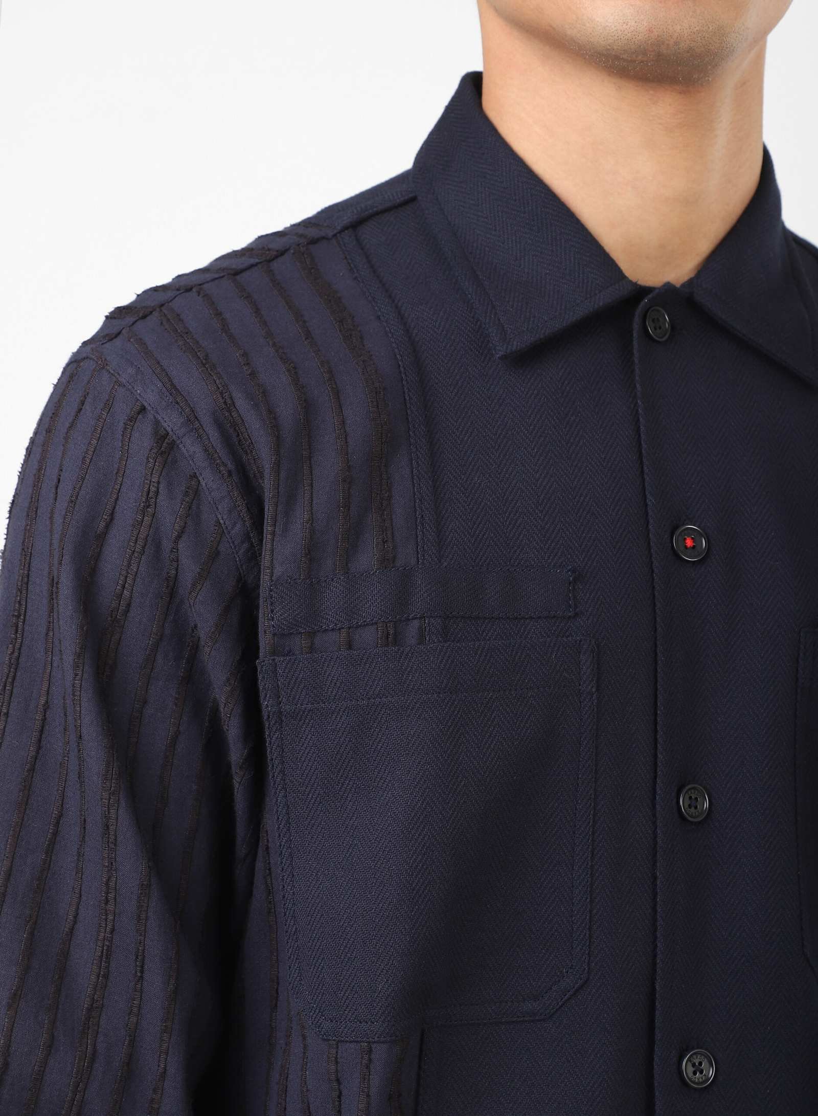 Damien 3
Relaxed Fit 
Convertible Collar 
LS Shirt texture detail