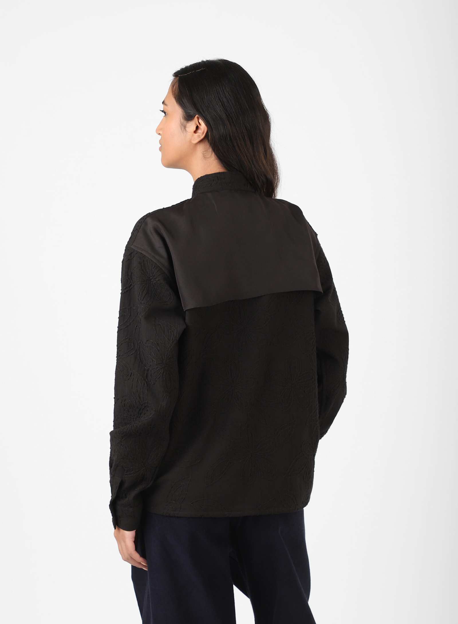 Mona
LS Lined Shirt
with Mandrain Collar back view