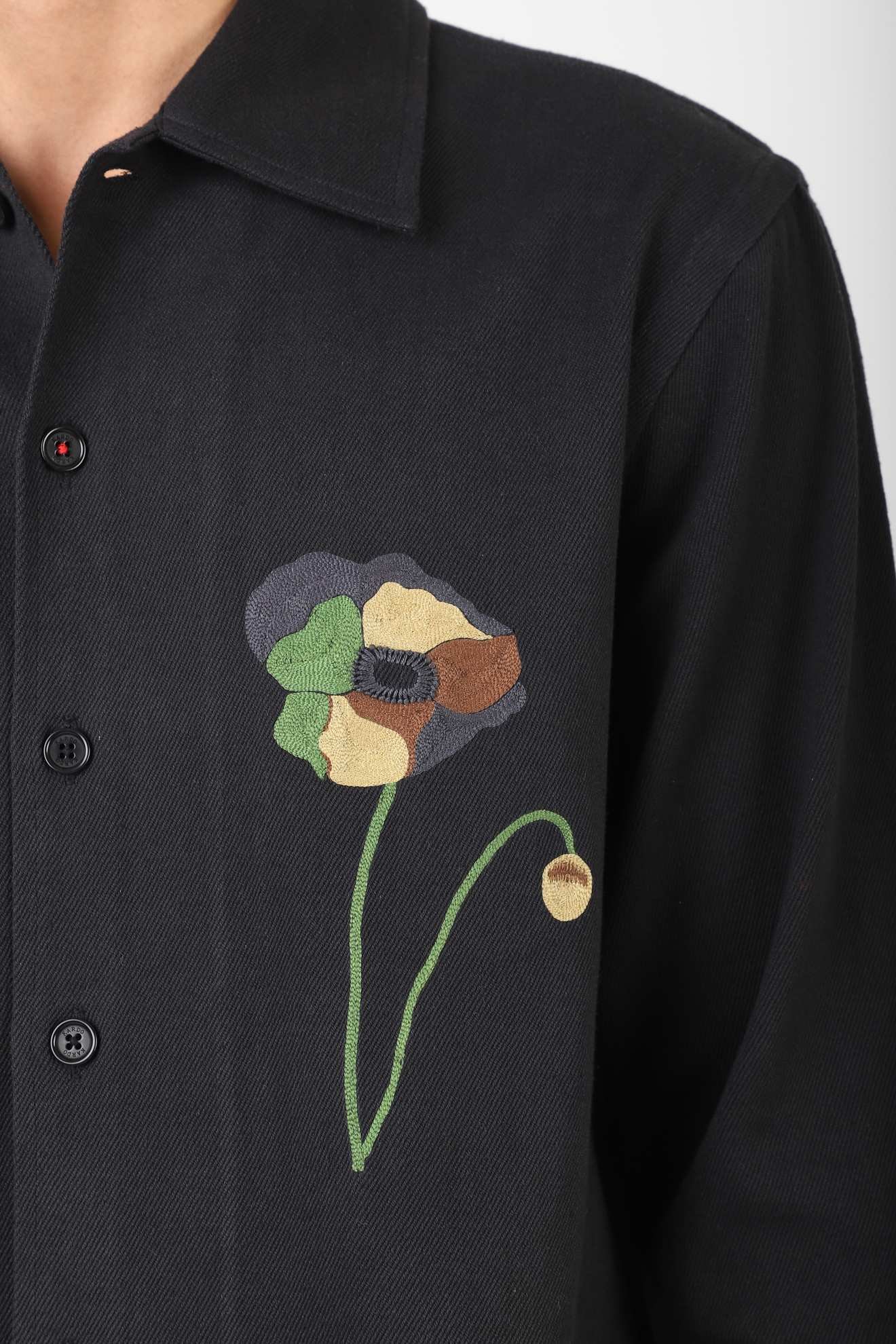 Martin
Relaxed Fit 
Convertible Collar 
LS Shirt texture detail